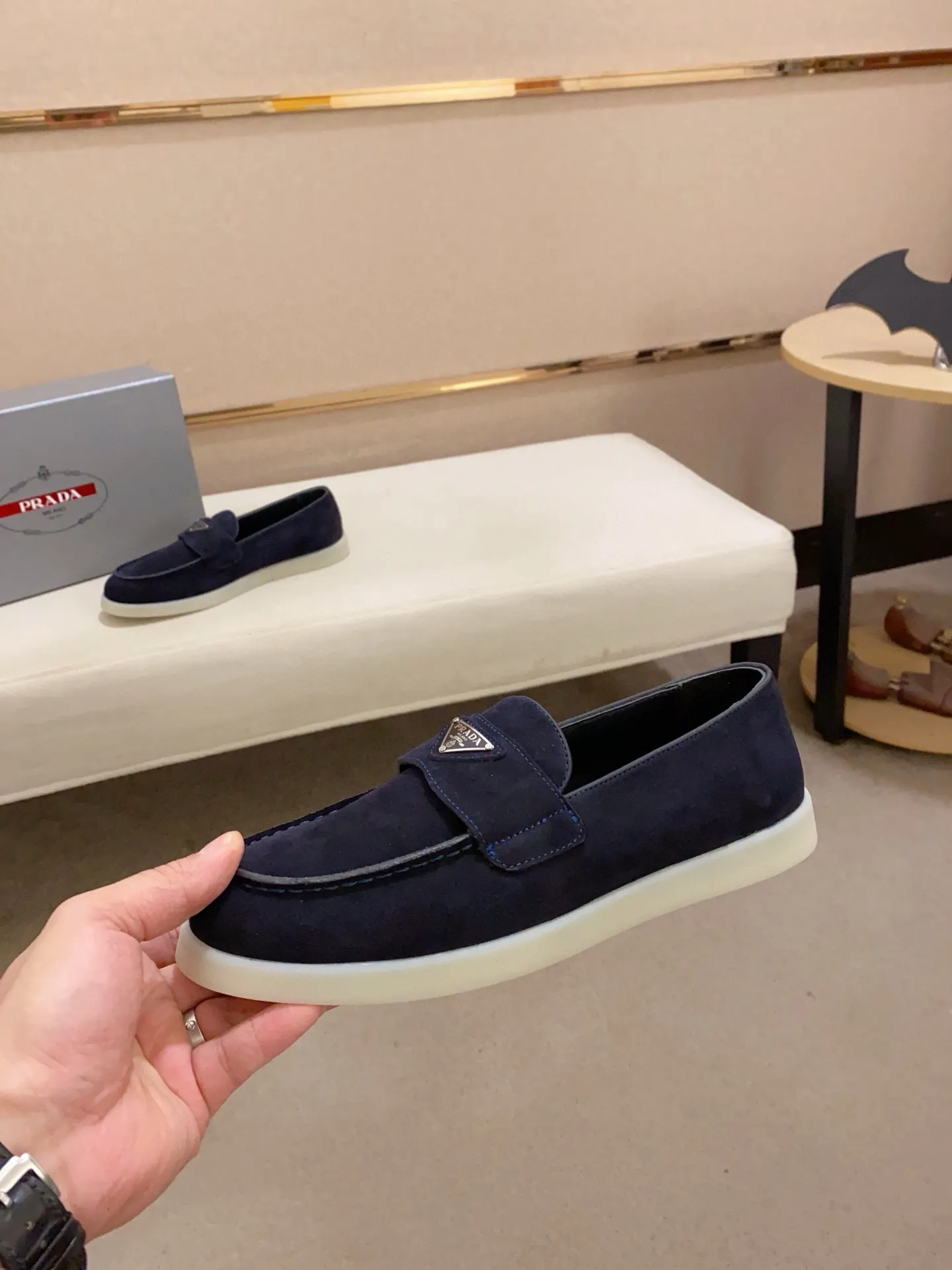Men's shoes 💰 580💰 ✔️✔️✔️High-quality new PRADA counters are launched at the same time. The new men's shoes and 😘fabrics are selected from high-silk bald cowhide and are made by pure handicrafts. Lining: Full cowhide lining. 👍🏿 High-end ☄️ air-cushion molded anti-slip rubber outsole, exquisite lines, simple and elegant, comfortable and high-end for leisure travel. Code number: 38 to 44 (45 can be customized)